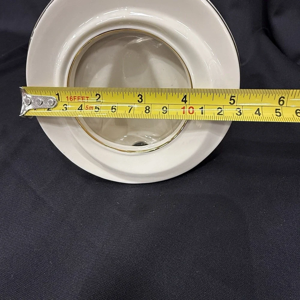 LENOX Vintage Ivory Porcelain Picture Frame 24K Gold Trim – Round/ tabletop NIB